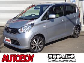 デイズ　S 4WD　キーレス　純正ナビ　フルセグ　シートヒーター　アイドリングストップ 660