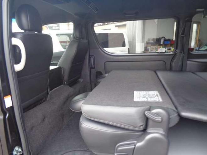 レジアスエース2.8 スーパーGL ダークプライムII ロングボディ ディーゼルターボ 4WD　415COBRA　S-6ボンネット&クリーンルック3Fリップ&ステージ2ルーフスポイラー&バッドラッカーSD-6　17インチAW　ヨコハマPARADA215/60R17　両側パワースライドドア　ETC　社外コンソールBOX　ベットキット 2800