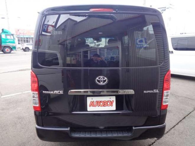 レジアスエース2.8 スーパーGL ダークプライムII ロングボディ ディーゼルターボ 4WD　415COBRA　S-6ボンネット&クリーンルック3Fリップ&ステージ2ルーフスポイラー&バッドラッカーSD-6　17インチAW　ヨコハマPARADA215/60R17　両側パワースライドドア　ETC　社外コンソールBOX　ベットキット 2800