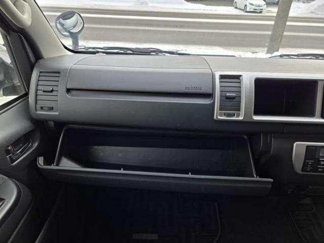 ハイエース2.7 GL ロング ミドルルーフ 4WD　寒冷地仕様　10人乗り　リアヒーター&クーラー　プッシュスタート　スマートキー　横滑り防止　オートライト　バックカメラ　純正ナビ　ワンセグTV　Bluetooth　CD/DVD　FM/AM　電動格納ミラー　ETC 2700