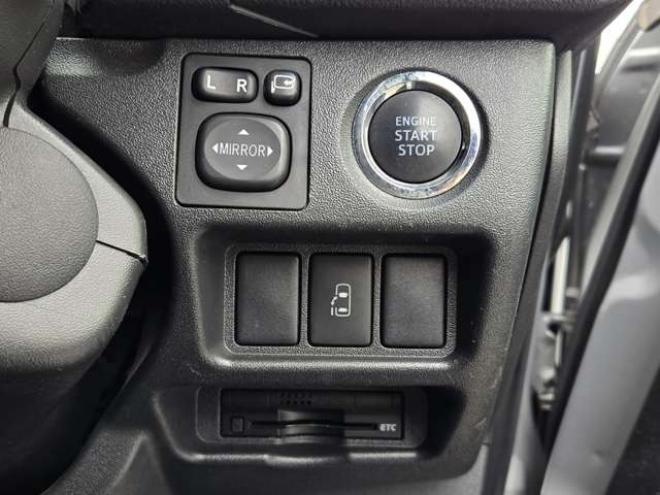 ハイエース2.7 GL ロング ミドルルーフ 4WD　寒冷地仕様　10人乗り　リアヒーター&クーラー　プッシュスタート　スマートキー　横滑り防止　オートライト　バックカメラ　純正ナビ　ワンセグTV　Bluetooth　CD/DVD　FM/AM　電動格納ミラー　ETC 2700