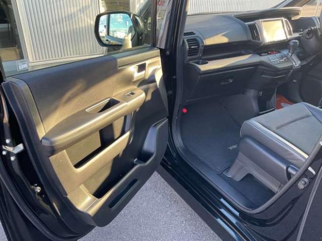 ステップワゴン2.0 スパーダ Z クールスピリット 4WD　純正ナビ・TV　Bカメラ　両側パワースライドドア　アルパイン製フリップダウンモニター　ETC　クルーズコントロール　パドルシフト　フォグランプ 2000