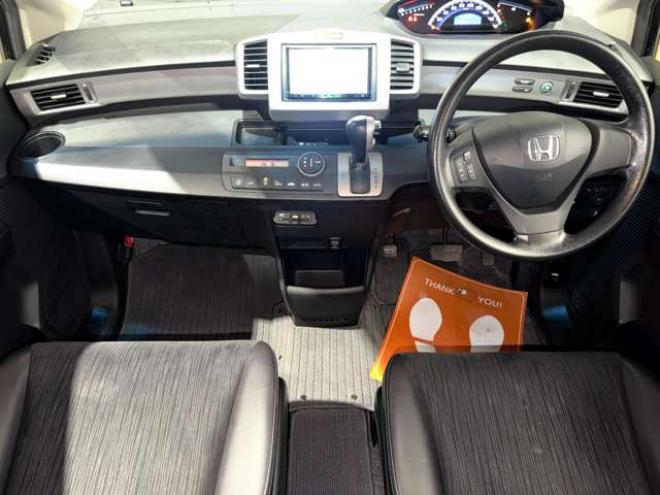 フリード1.5 G ジャストセレクション 4WD　防錆塗装4WDTVナビエンスタ 1500