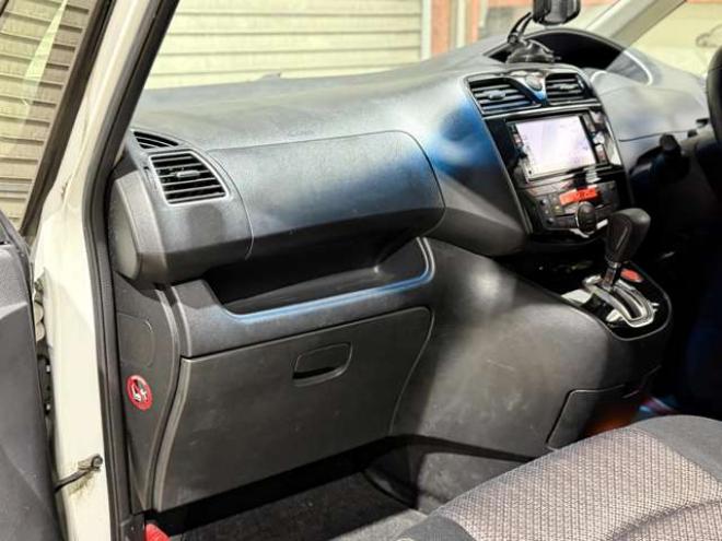 セレナ2.0 ハイウェイスター Vセレクション+Safety アドバンストセーフティ パッケージ 4WD　防錆塗装4WDTVナビBカメETC夏冬タイヤ 2000