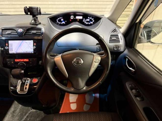 セレナ2.0 ハイウェイスター Vセレクション+Safety アドバンストセーフティ パッケージ 4WD　防錆塗装4WDTVナビBカメETC夏冬タイヤ 2000