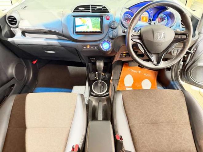 フィットシャトルハイブリッド1.3 スマートセレクション　防錆塗装TVナビエンスタ積込タイヤ 2WD 1300