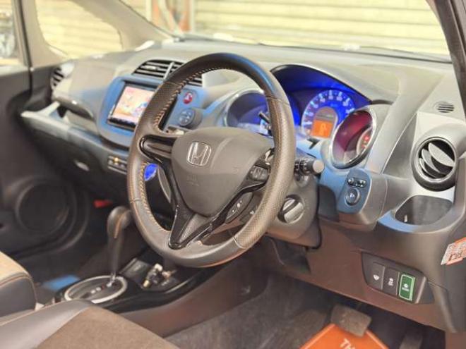 フィットシャトルハイブリッド1.3 スマートセレクション　防錆塗装TVナビエンスタ積込タイヤ 2WD 1300