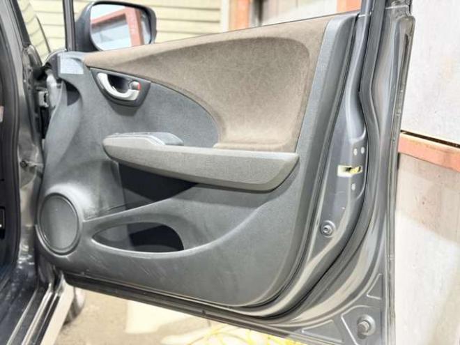 フィットシャトルハイブリッド1.3 スマートセレクション　防錆塗装TVナビエンスタ積込タイヤ 2WD 1300