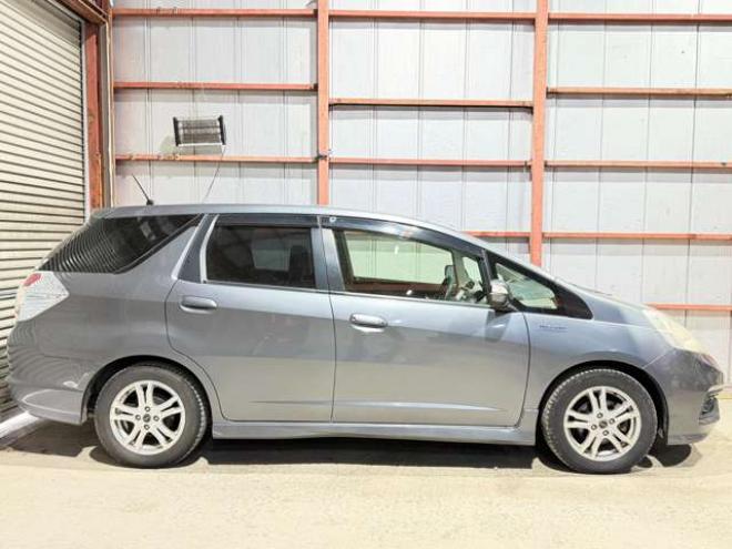 フィットシャトルハイブリッド1.3 スマートセレクション　防錆塗装TVナビエンスタ積込タイヤ 2WD 1300