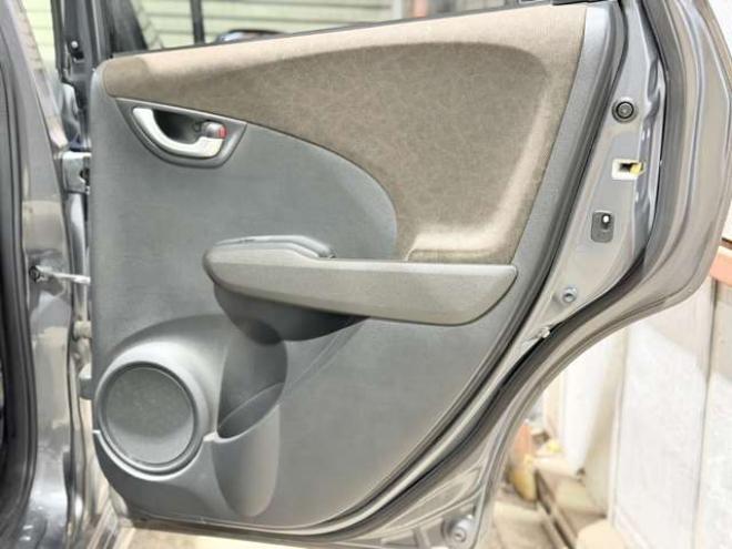 フィットシャトルハイブリッド1.3 スマートセレクション　防錆塗装TVナビエンスタ積込タイヤ 2WD 1300