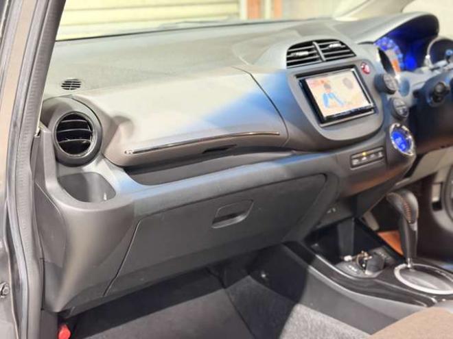 フィットシャトルハイブリッド1.3 スマートセレクション　防錆塗装TVナビエンスタ積込タイヤ 2WD 1300