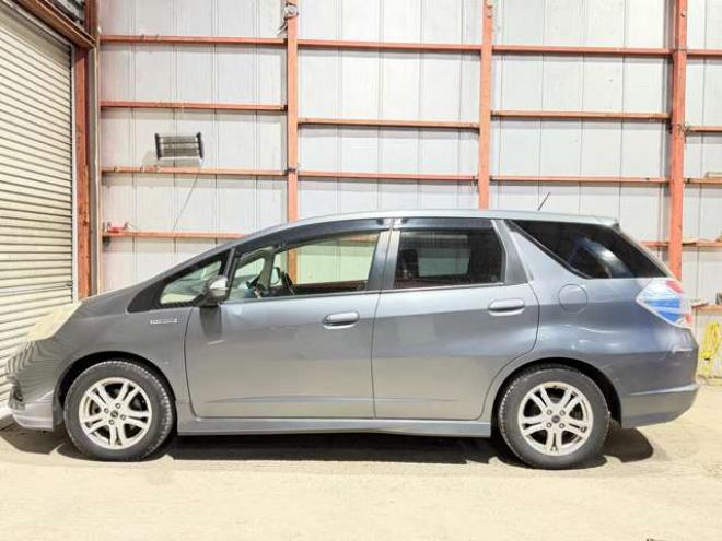 フィットシャトルハイブリッド1.3 スマートセレクション　防錆塗装TVナビエンスタ積込タイヤ 2WD 1300