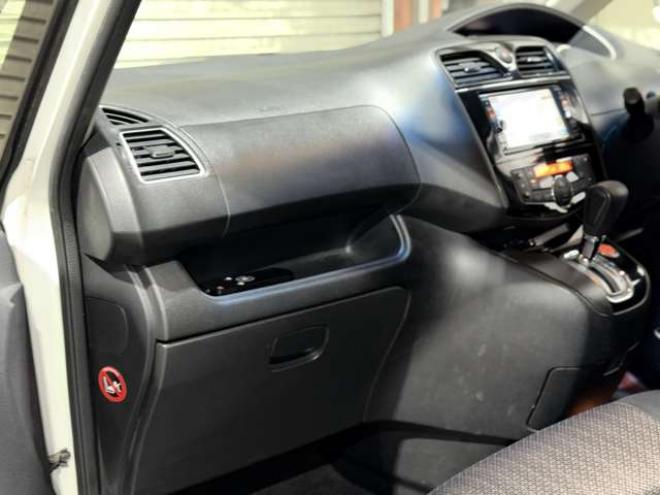 セレナ2.0 ハイウェイスター Vセレクション+Safety 4WD　防錆塗装4WDTVナビBカメエンスタ後席モニタ 2000