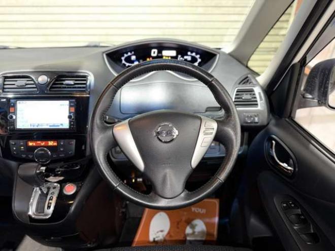 セレナ2.0 ハイウェイスター Vセレクション+Safety 4WD　防錆塗装4WDTVナビBカメエンスタ後席モニタ 2000