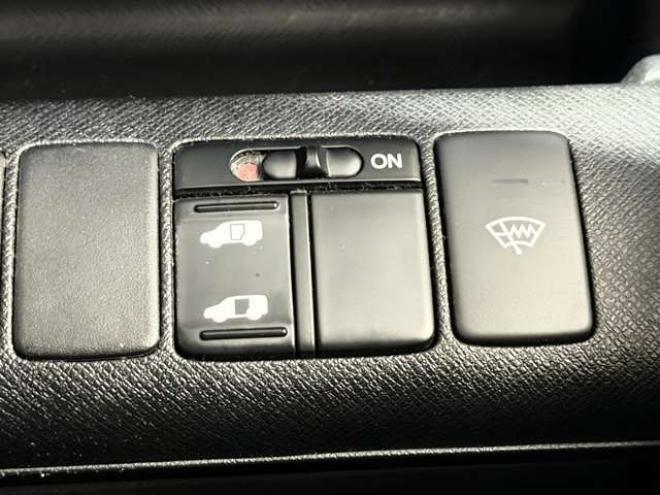 ステップワゴン2.0 スパーダ S 4WD　防錆塗装4WDワンオーナーTVナビBカメETC 2000