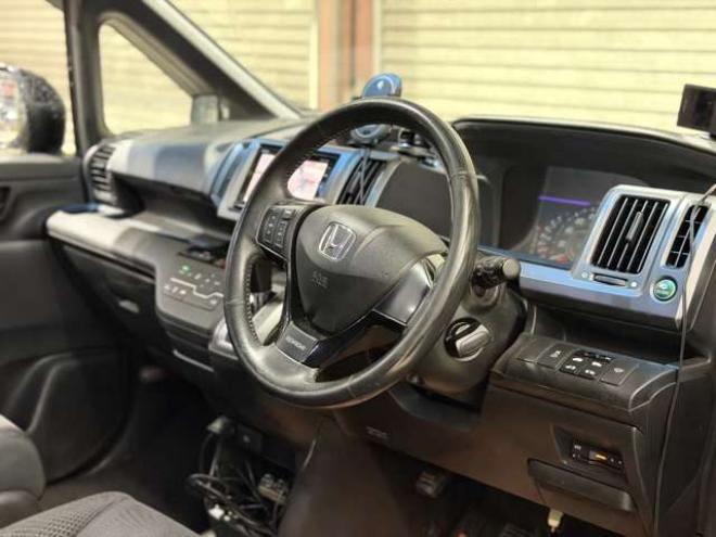 ステップワゴン2.0 スパーダ Z 4WD　防錆塗装4WDTVナビBカメ後席モニタETCエンスタ夏冬タイヤ 2000