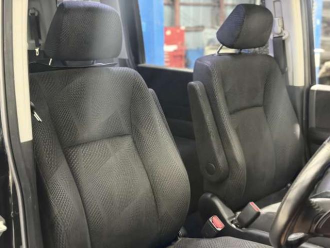 ステップワゴン2.0 スパーダ Z 4WD　防錆塗装4WDTVナビBカメ後席モニタETCエンスタ夏冬タイヤ 2000