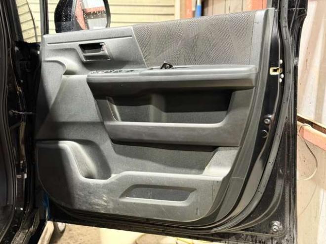 ステップワゴン2.0 スパーダ Z 4WD　防錆塗装4WDTVナビBカメ後席モニタETCエンスタ夏冬タイヤ 2000