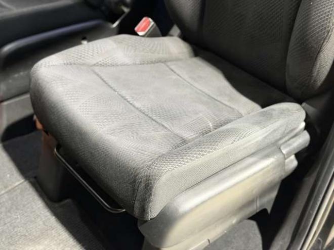 ステップワゴン2.0 スパーダ Z 4WD　防錆塗装4WDTVナビBカメ後席モニタETCエンスタ夏冬タイヤ 2000