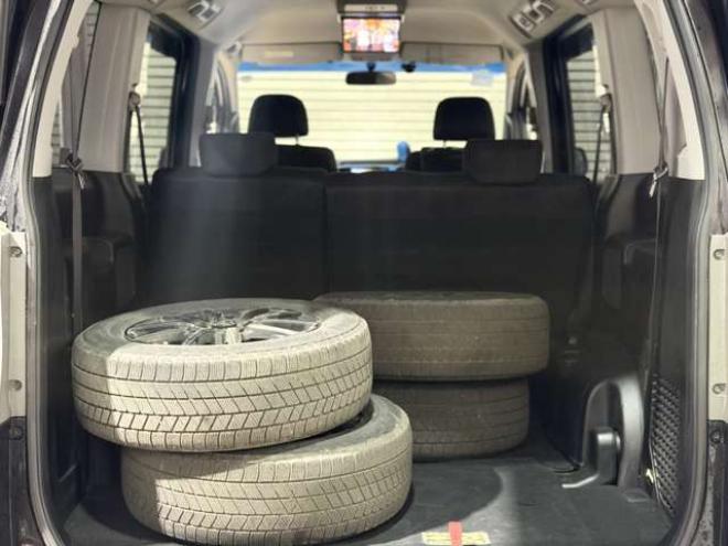 ステップワゴン2.0 スパーダ Z 4WD　防錆塗装4WDTVナビBカメ後席モニタETCエンスタ夏冬タイヤ 2000