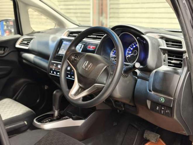 フィット1.3 13G Fパッケージ 4WD　防錆塗装4WDスマキーTVナビBカメ 1300