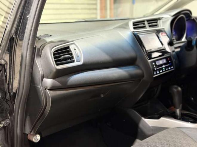 フィット1.3 13G Fパッケージ 4WD　防錆塗装4WDスマキーTVナビBカメ 1300