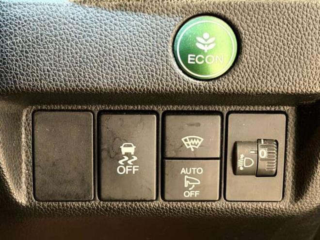 フィット1.3 13G Fパッケージ 4WD　防錆塗装4WDスマキーTVナビBカメ 1300