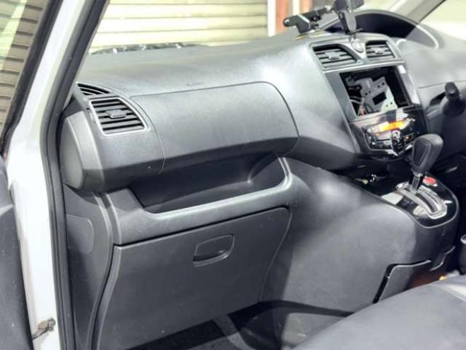 セレナ2.0 ハイウェイスター 4WD　防錆塗装4WDスマキー 2000