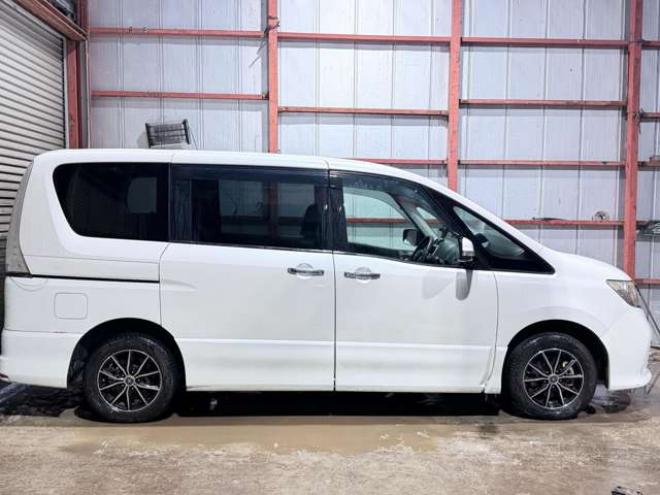 セレナ2.0 ハイウェイスター 4WD　防錆塗装4WDスマキー 2000