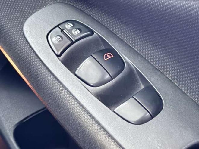 セレナ2.0 ハイウェイスター 4WD　防錆塗装4WDスマキー 2000