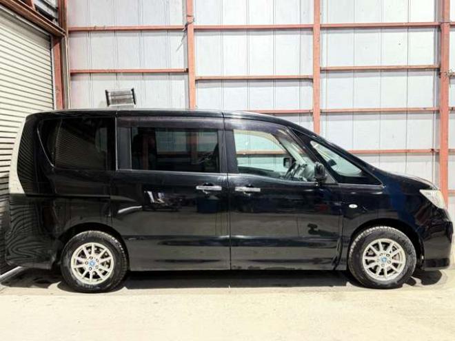 セレナ2.0 ライダー Jパッケージ 4WD　防錆塗装4WDTVナビBカメETC夏冬タイヤ 2000