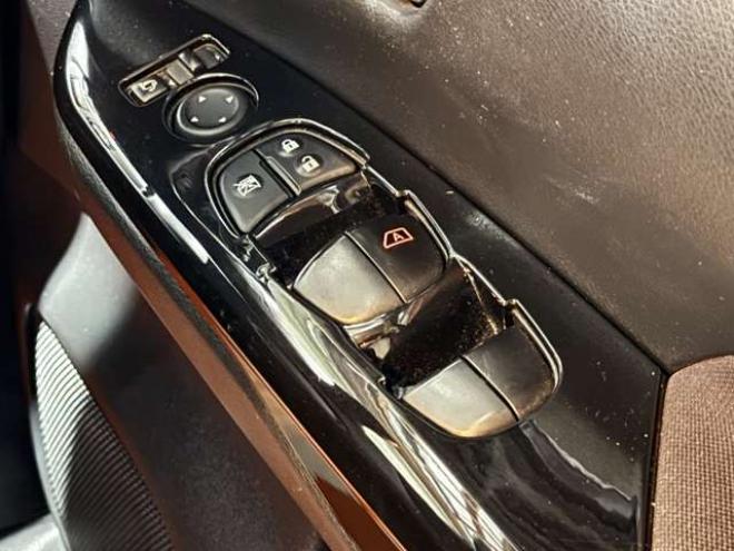 セレナ2.0 ハイウェイスター プロパイロット エディション 4WD　ユーザー買取車防錆塗装4WDドラレコTVナビBカメETC後席モニタエンスタ 2000