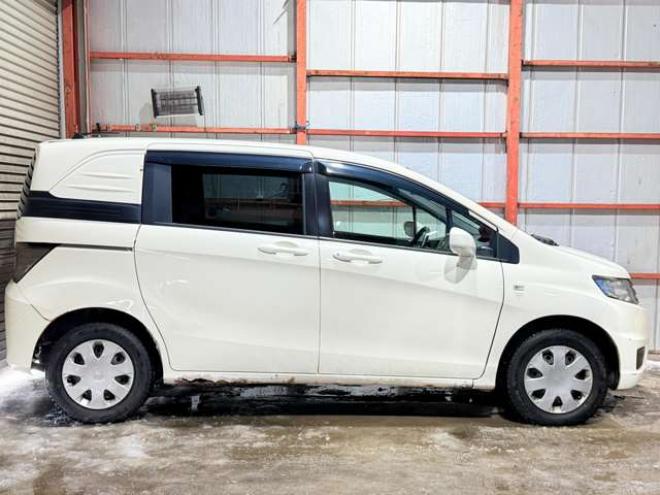 フリードスパイク1.5 G ジャストセレクション 4WD　防錆塗装4WDTVナビBカメ 1500