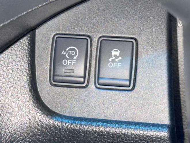 セレナ2.0 ハイウェイスター 4WD　防錆塗装4WDTVナビ 2000