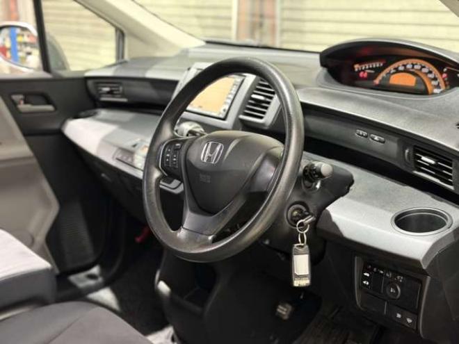 フリード1.5 G エアロ Lパッケージ 4WD　防錆塗装4WDTVナビBカメエンスタ夏冬タイヤ 1500