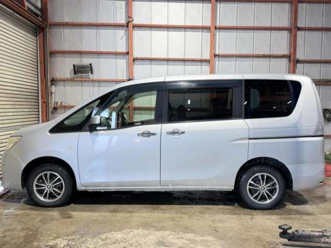 セレナ2.0 20X 4WD　防錆塗装4WDTVナビBカメETCエンスタ 2000