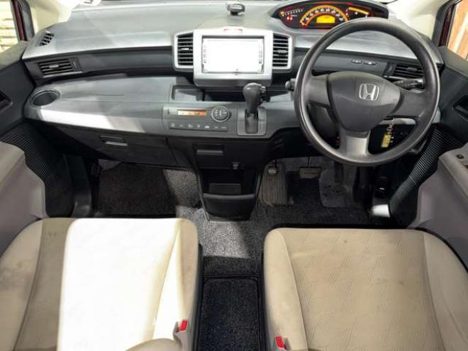 フリード1.5 G Lパッケージ 4WD　防錆塗装4WDキーレスナビ 1500