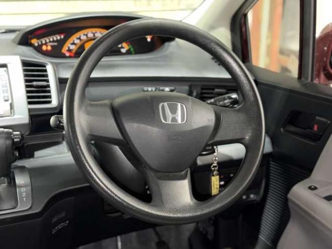 フリード1.5 G Lパッケージ 4WD　防錆塗装4WDキーレスナビ 1500