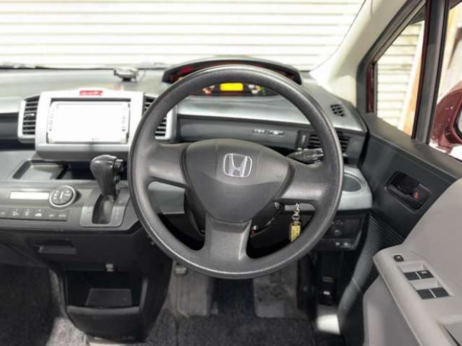 フリード1.5 G Lパッケージ 4WD　防錆塗装4WDキーレスナビ 1500