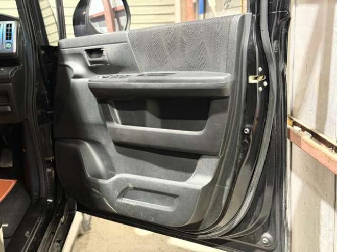 ステップワゴン2.0 スパーダ S 4WD　防錆塗装4WDTVナビBカメETC後席モニタ 2000