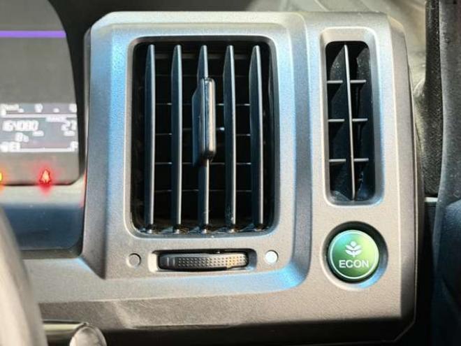 ステップワゴン2.0 スパーダ S 4WD　防錆塗装4WDTVナビBカメETC後席モニタ 2000