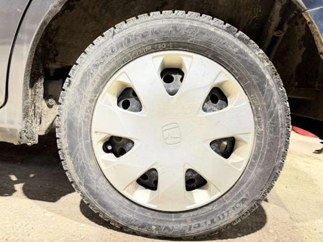 フリード1.5 G エアロ 4WD　防錆塗装4WDキーレスCDエンスタETC夏冬タイヤ 1500