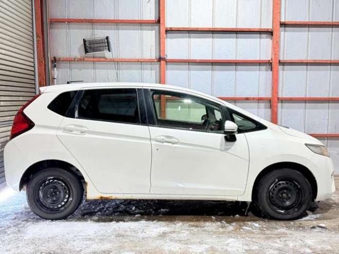 フィット1.3 13G Fパッケージ 4WD　防錆塗装4WDスマキーCD 1300