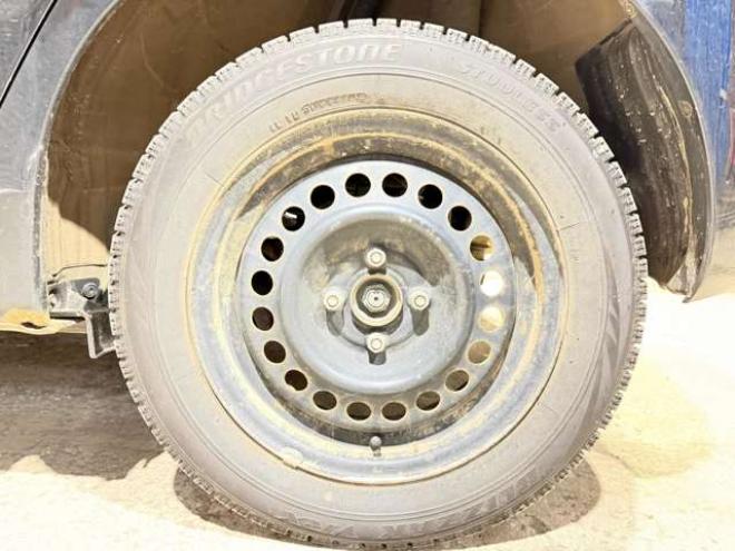 フィット1.3 13G Fパッケージ 4WD　防錆塗装4WDスマキーナビ 1300