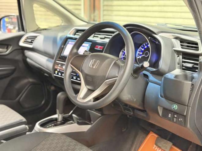 フィット1.3 13G Fパッケージ 4WD　防錆塗装4WDスマキーナビ 1300