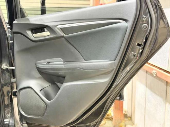 フィット1.3 13G Fパッケージ 4WD　防錆塗装4WDスマキーナビ 1300