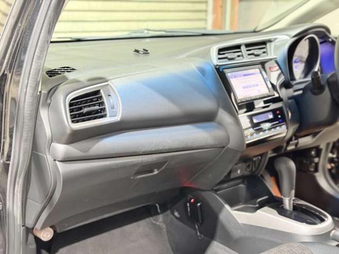 フィット1.3 13G Fパッケージ 4WD　防錆塗装4WDスマキーナビ 1300