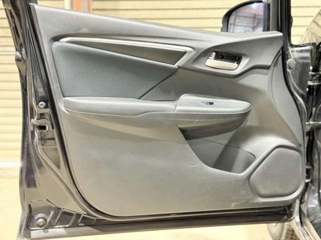 フィット1.3 13G Fパッケージ 4WD　防錆塗装4WDスマキーナビ 1300