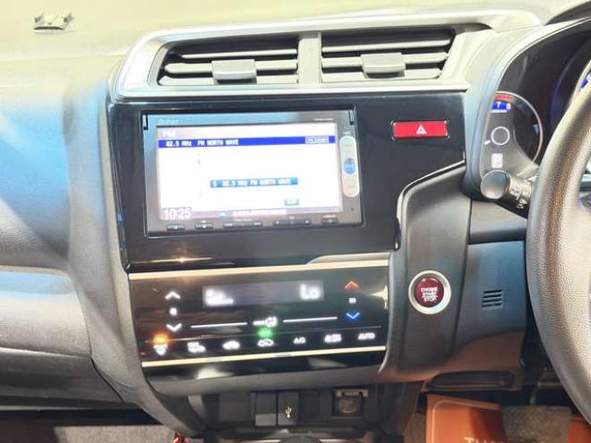 フィット1.3 13G Fパッケージ 4WD　防錆塗装4WDスマキーナビ 1300