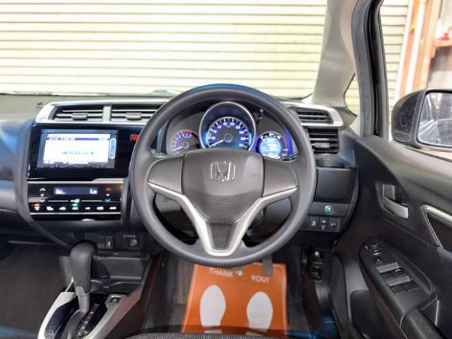 フィット1.3 13G Fパッケージ 4WD　防錆塗装4WDスマキーナビ 1300